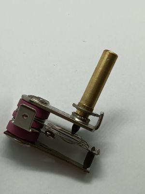 Termostato bimetálico ajustable con un rango de temperatura de 50 a 250 °C y 100 ciclos de resistencia